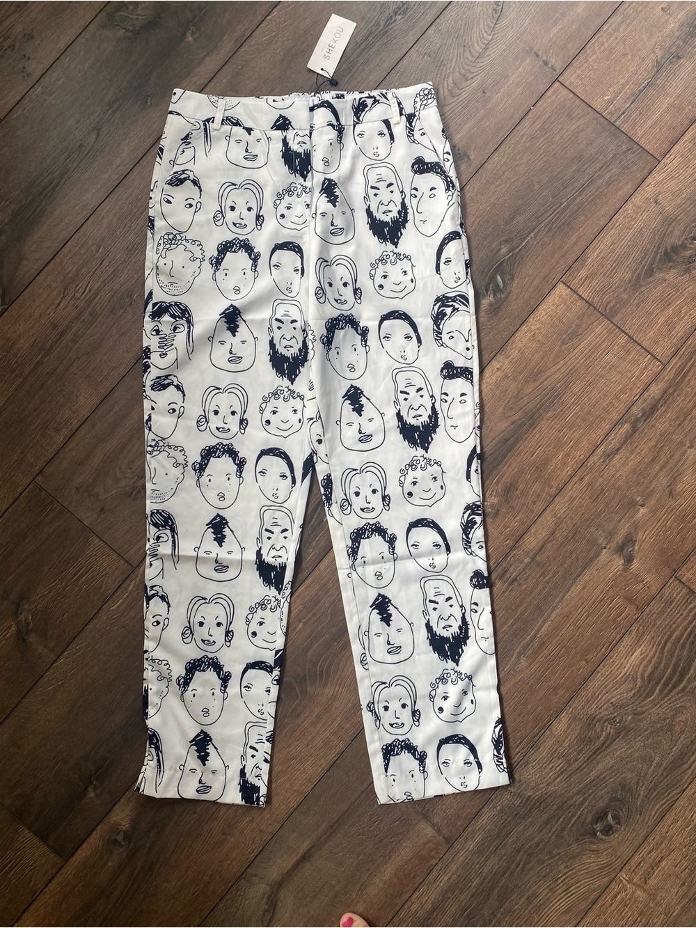 SHEKOU Face Print Pants Womens M NWT White Black Abstract Straight Leg Trousers
